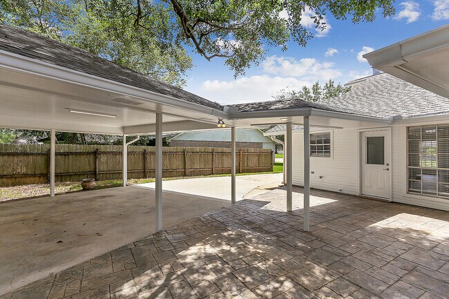 Foto del edificio - 4131 Country View Dr