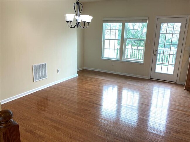 Building Photo - 120 Maple Ridge Ct