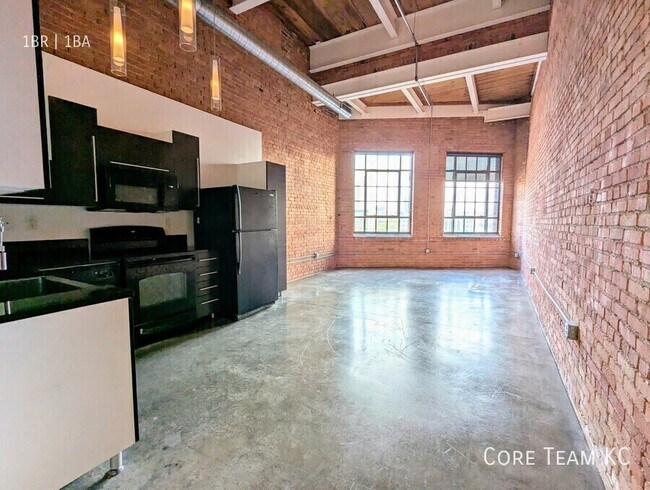 Building Photo - 382 W 22nd St