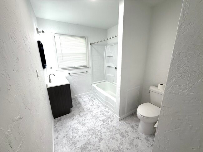 Foto del edificio - 2111 W 24th St N