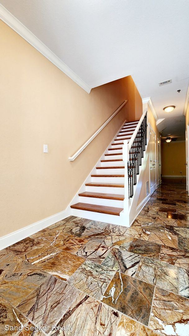 Building Photo - 2 br, 2.5 bath House - 2105 Avensong Ln Un...