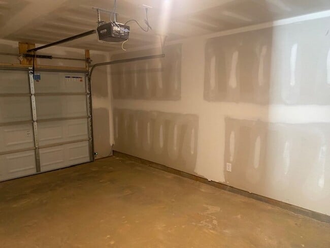 Building Photo - Townhome in Lincoln