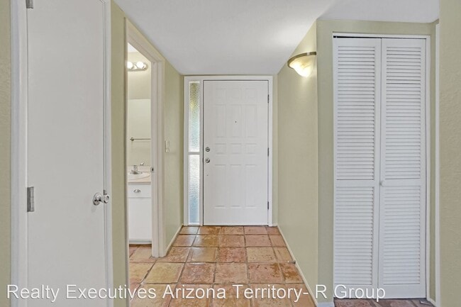 Building Photo - 2 br, 2 bath House - 1832 S. Skyview Place
