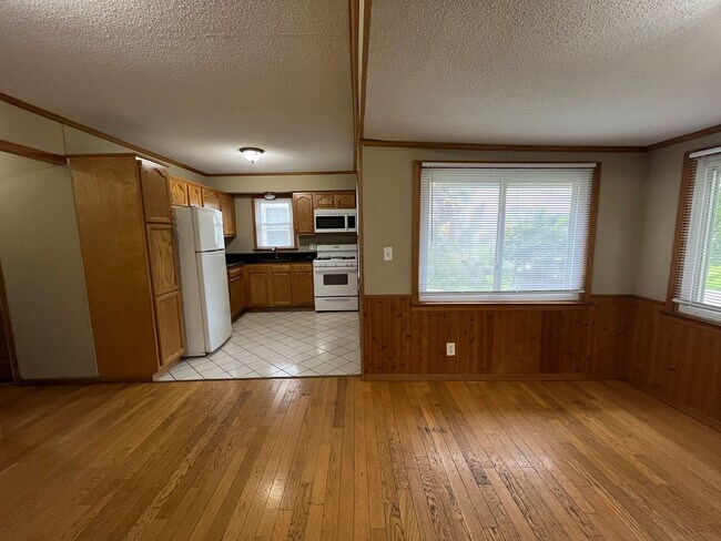 Foto del edificio - Gorgeous 2 Bedroom House with Massive Two ...