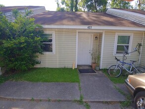 Building Photo - 427 Cactus St
