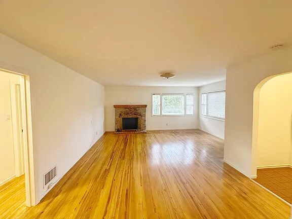 Primary Photo - 254 Edgewood Ave