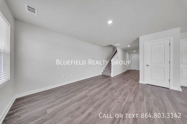 Building Photo - 161 Davis Dr