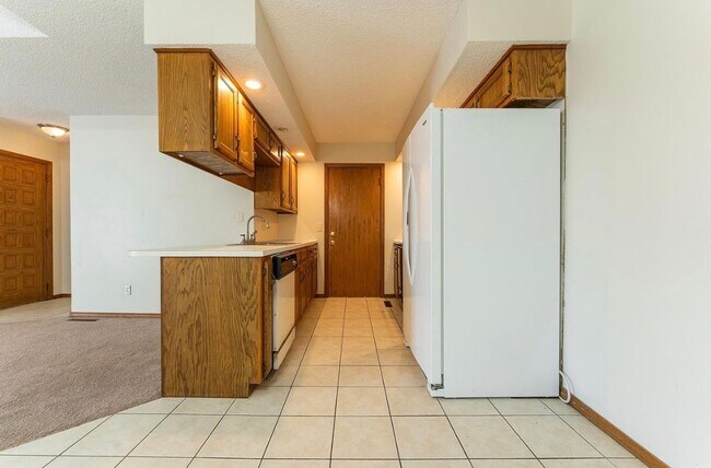 Building Photo - 613-615 E Redwood