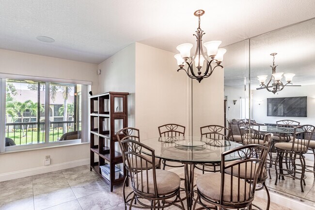 Foto del edificio - 302 Pine Ridge Cir