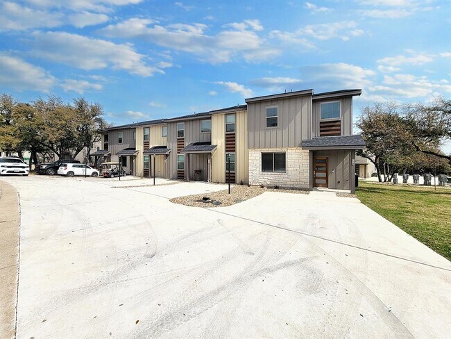 Building Photo - 528 Palmer Dr