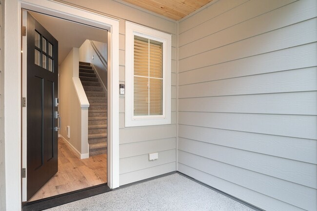Building Photo - NEW Bothell Townhome | 4 Bedroom | $3,900