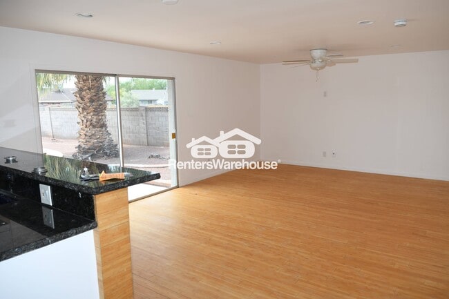 Building Photo - 2111 E Oxford Dr