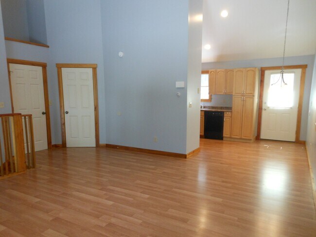 Foto del edificio - 75 Hutchins Mountain Rd