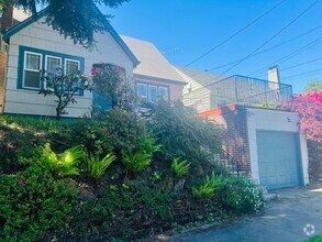 Building Photo - 3435 NE 26th Ave