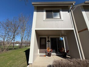 Building Photo - 634 Robin Ct