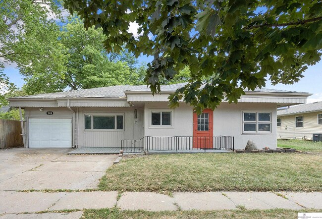 Building Photo - 749 N Logan St