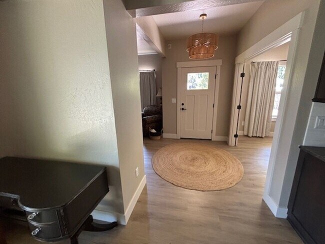 Foto del edificio - 3 bed 2 bath  Home for Rent in Talent