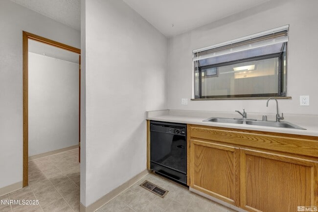 Building Photo - 4985 W 7th St