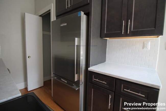 Foto del edificio - 48 Strathmore Rd