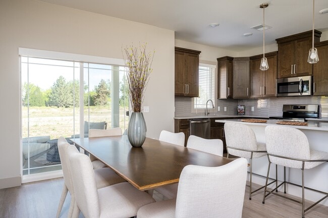 Casas adosadas Tidewater | Comedor - Tidewater Communities
