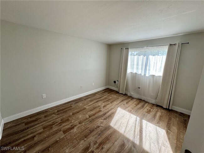 Foto del edificio - 400 Forest Lakes Blvd