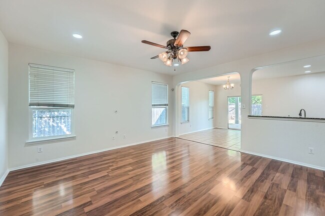 Foto del edificio - 1100 Hyde Park Dr