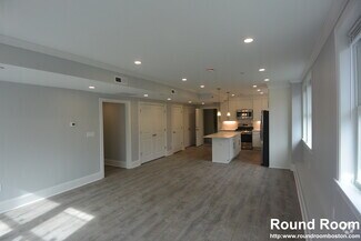 Building Photo - 120 Kenrick St