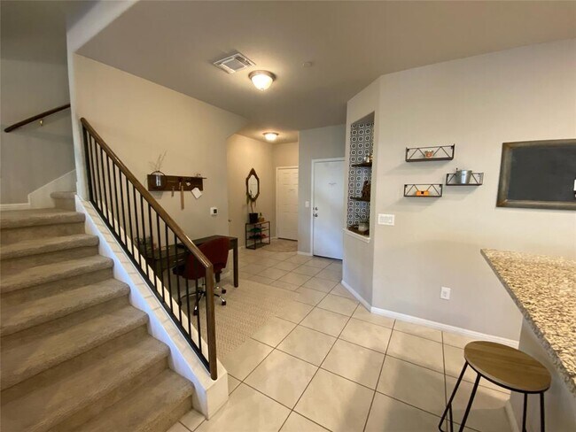 Building Photo - 516 E Slaughter Ln