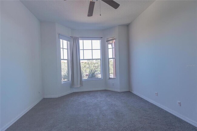 Foto del edificio - 5566 Metrowest Blvd