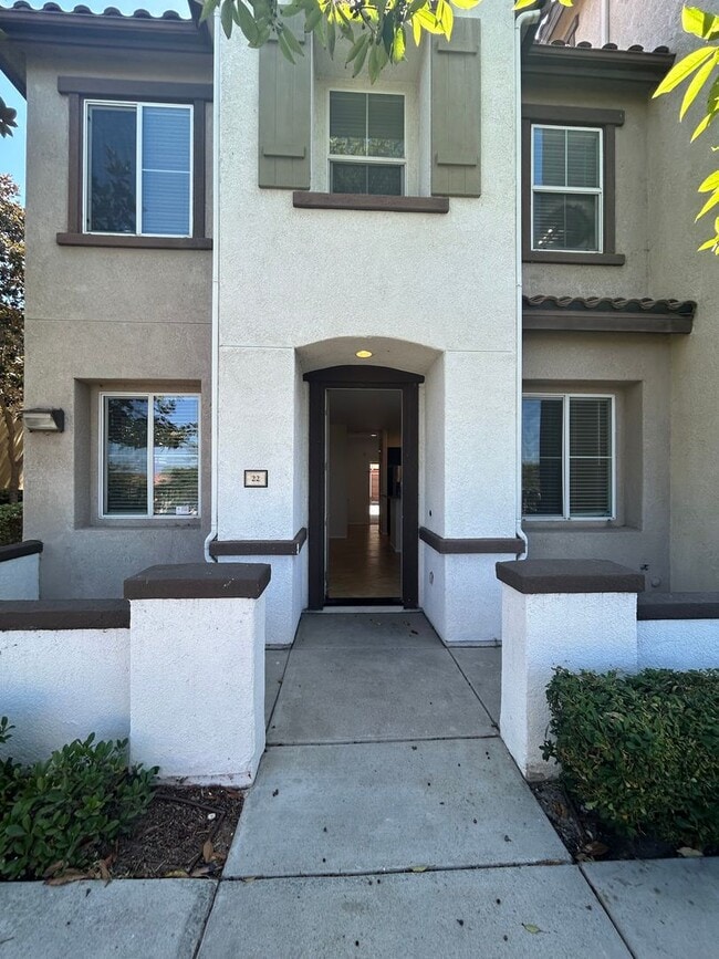 Building Photo - 2155 Caminito Leonzio