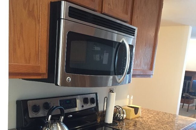 Flat top stove and microwave - 340 Summerhaven Dr N