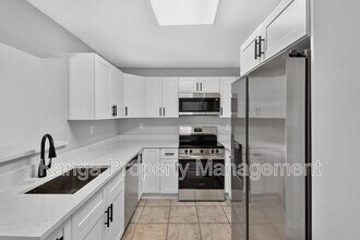Building Photo - 1037 W 28th St