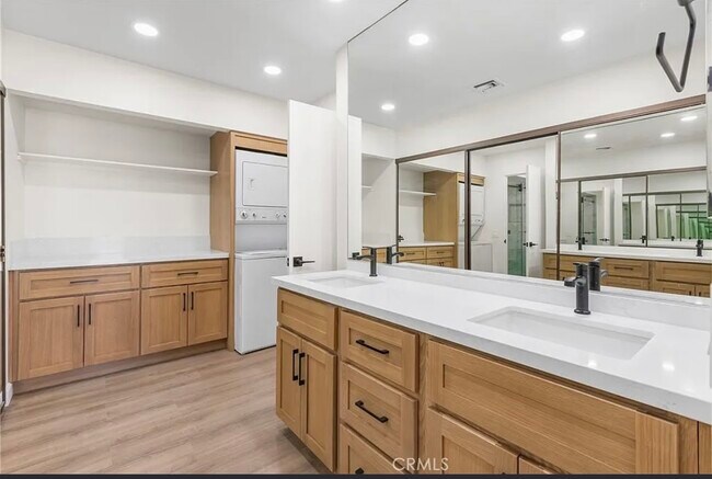 Foto del edificio - 475 Sunningdale Dr