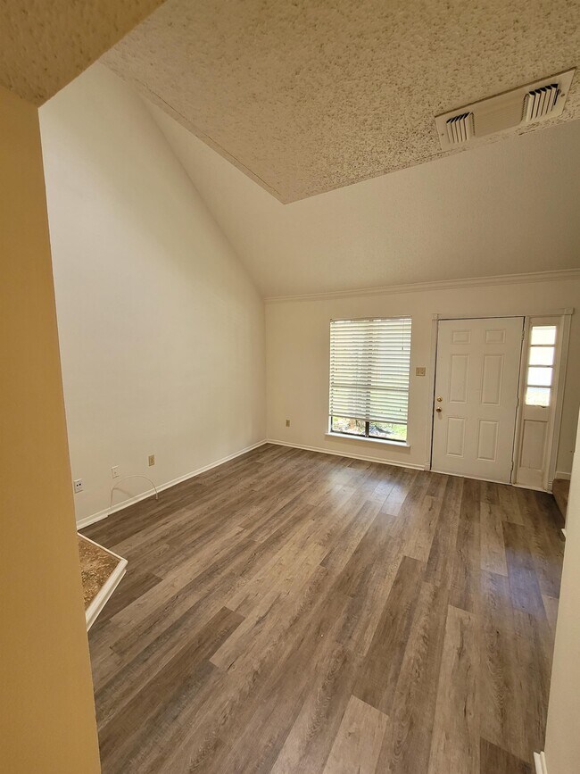 Building Photo - 4273 Jefferson Woods Dr