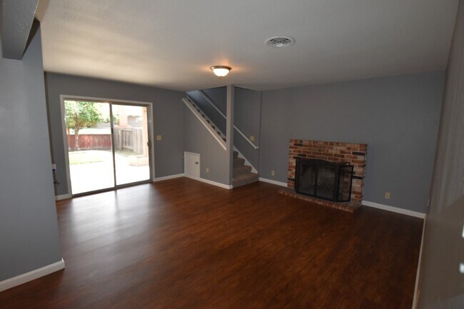 Building Photo - 1368 Ellen Ln