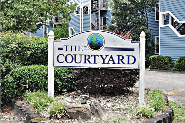 Foto del edificio - Renovated first floor condo with community...