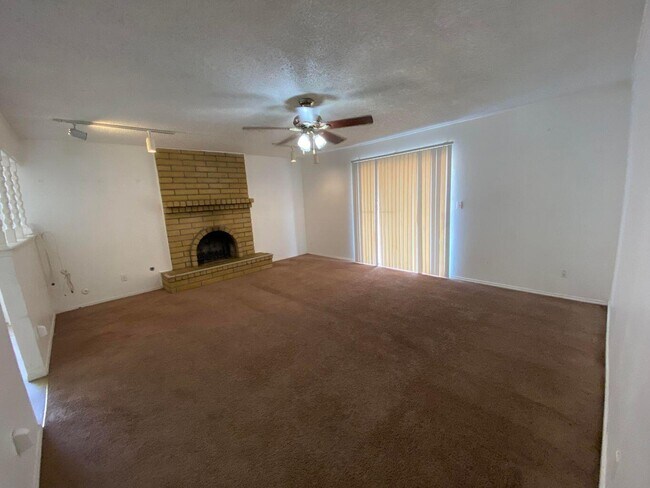 Foto del edificio - 5013 Garland Ln