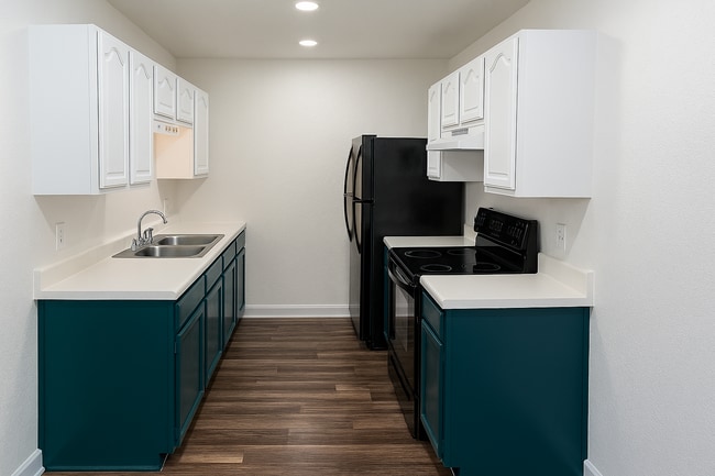 Kitchen - 8472 Glen Meadow Ln