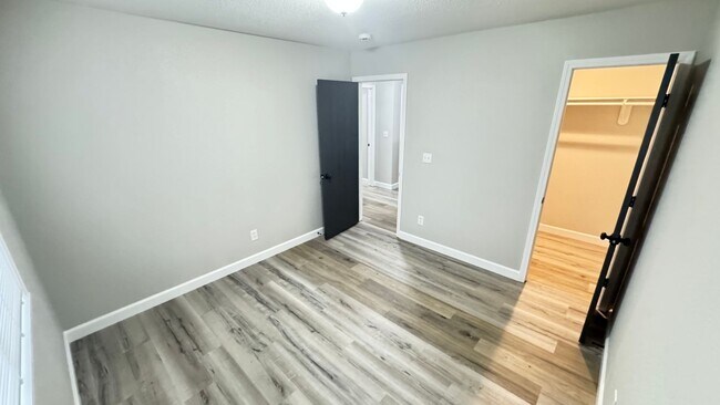 Foto del edificio - 2 Bedroom , 1 Bathroom Apartment!