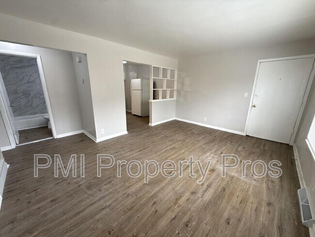 Building Photo - 7701 W Hampton Ave
