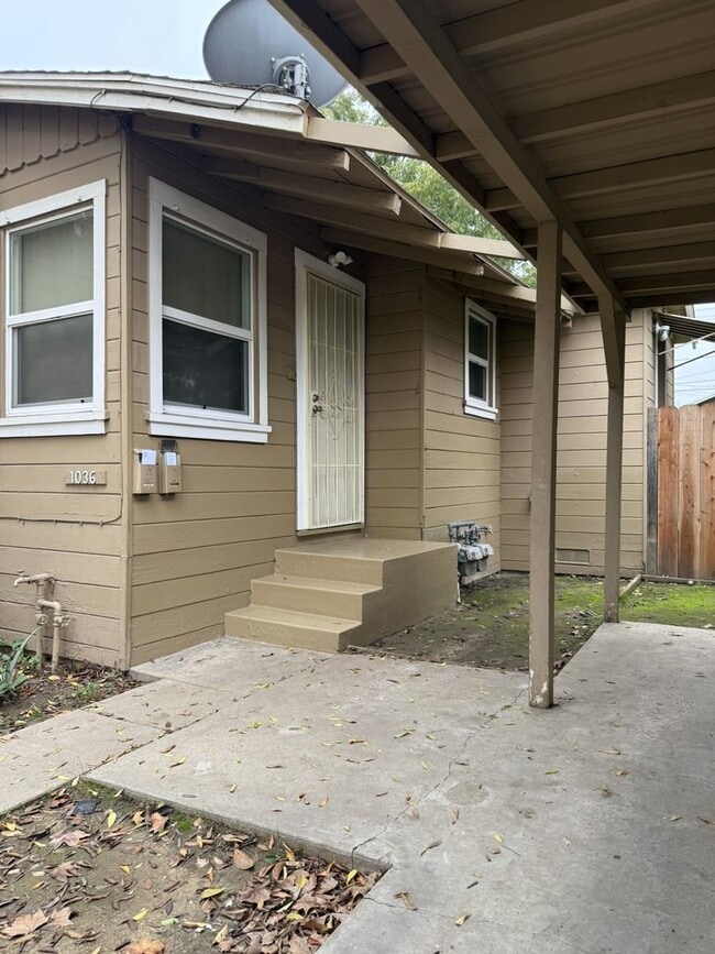 Photo - Sweet 2/1 Available NOW!!! House