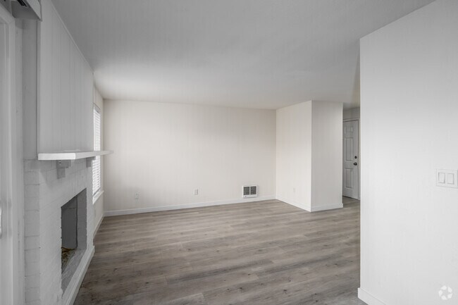 2 habitaciones, 1.5 baños - 825 pies cuadrados - Sala de estar - Twin Crest Apartments