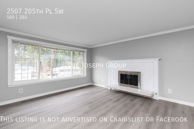 Building Photo - Spacious 6 bedroom, 2 bathroom home in Lyn...