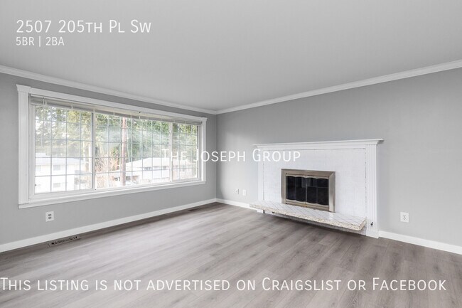 Foto del edificio - Spacious 6 bedroom, 2 bathroom home in Lyn...