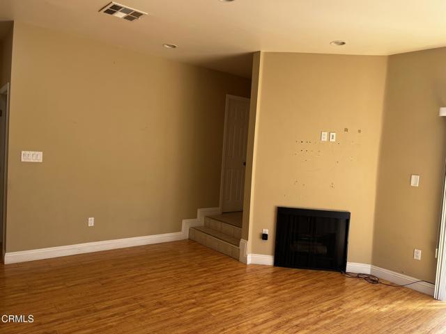 Foto del edificio - 320 McHenry Rd