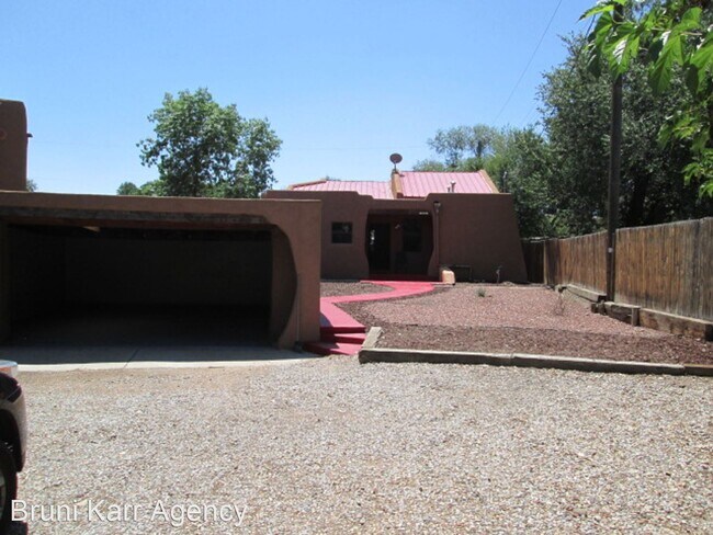 Foto del edificio - 2 br, 2 bath House - 2514 Zearing Ave. NW