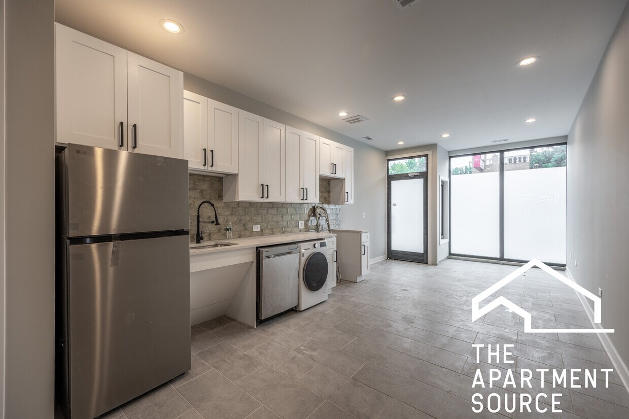 Foto principal - 5416 W Belmont Ave