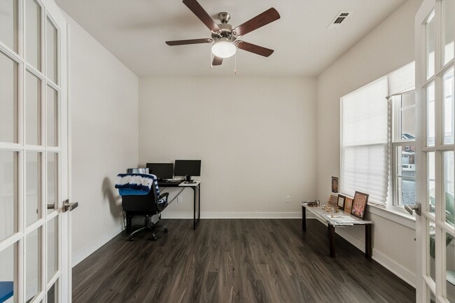 Building Photo - 302 Finnegan Ct