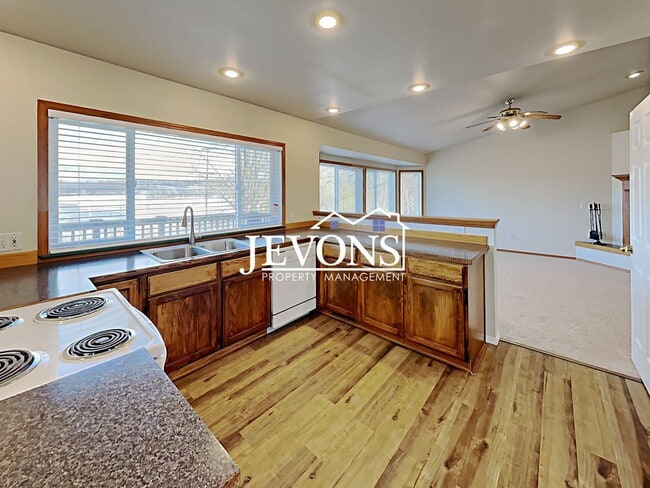 Foto del edificio - 10709 Roseberg Ave S