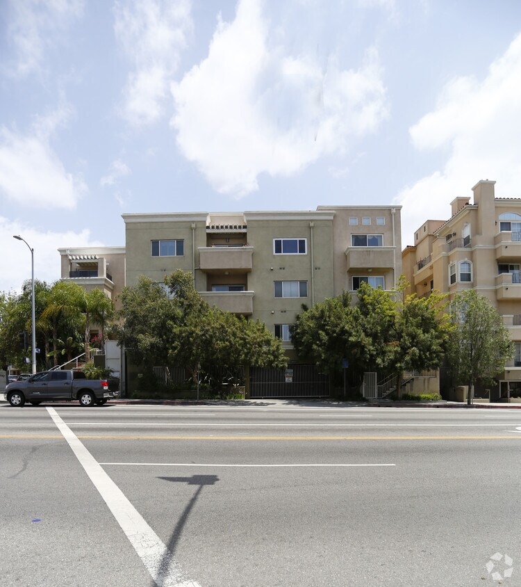 Building Photo - 602 S Wilton Pl